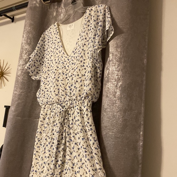 Small Sienna Sky Dress with white floral pattern - Picture 2 of 3